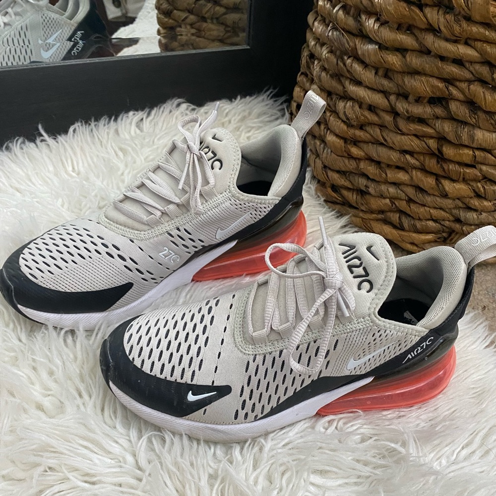 Nike 270